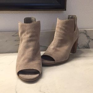 Steve Madden 9.5 peep toe booties